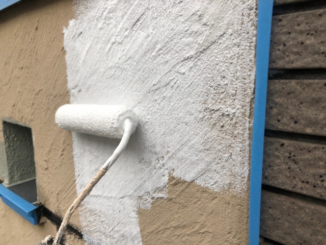 外壁のローラー塗装